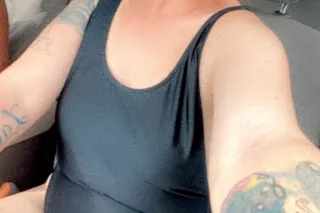 its red come see me - Image 1