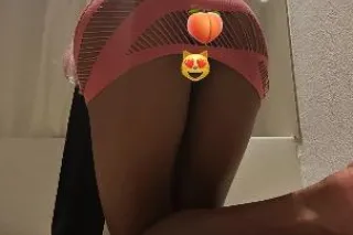 👠SUBCRIBE & PURCHASE 😚MESSAGING/Personal Request OPEN ONCE YOUVE MADE A PURCHASE 😘💦NEW POSTING 💦 ( FREE SUBCRIBTION)☺ https://onlyfans.com/prettybrown1006/c1 (Facetime Show)🌸 - Image 4
